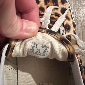 Vans Era Shoes Leopard Shirt